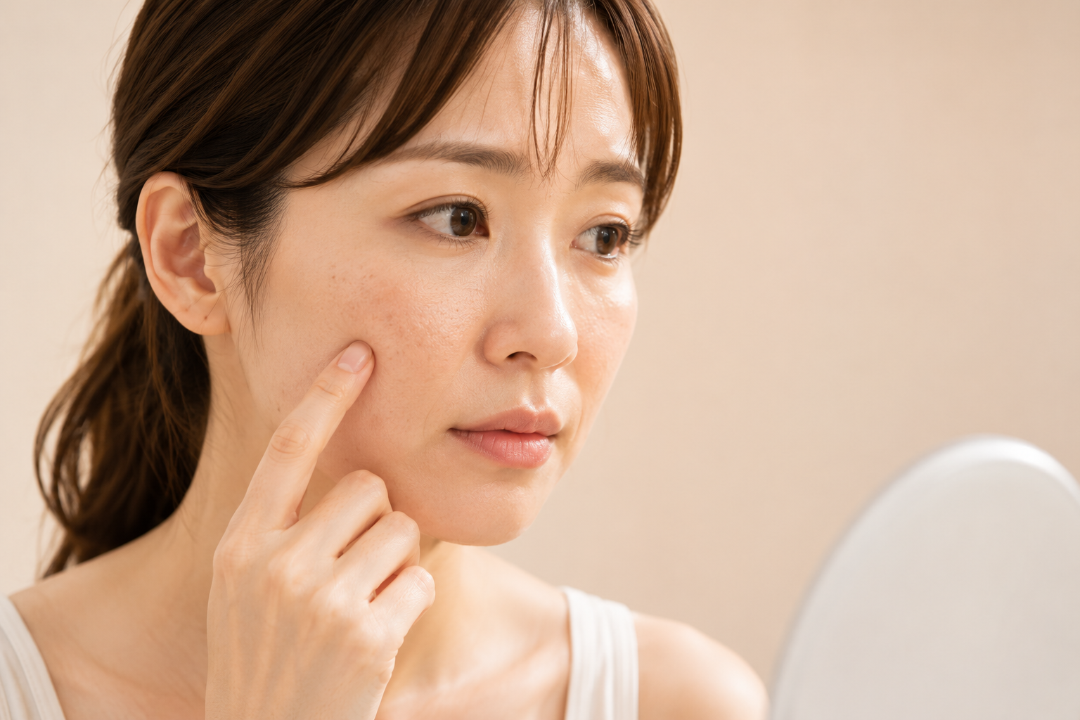 毛穴の凹凸が気になる肌のアップ